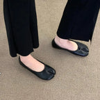 Élan Split-Toe Flats