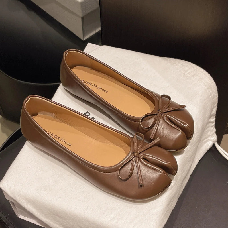 Élain Split-Toe Flats