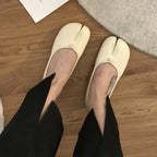Élan Split-Toe Flats