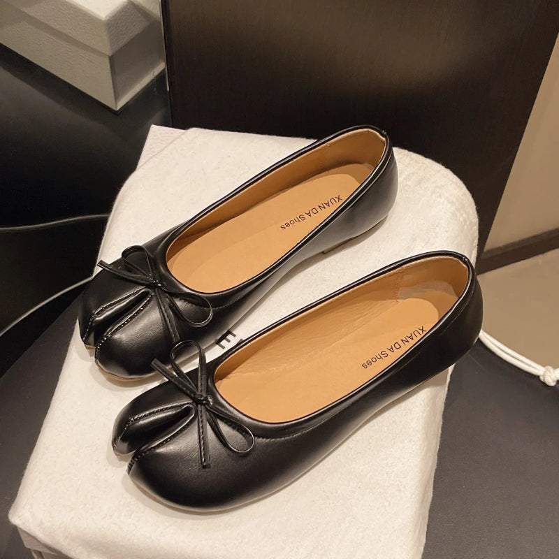 Élain Split-Toe Flats